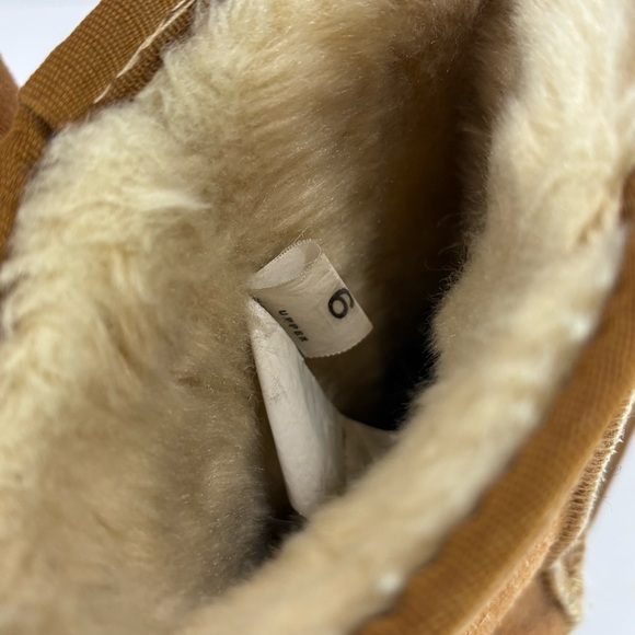 UGG Australia Women's Size 6 Classic Short II Tan Sheepskin Boots Y2K Snow Bunny - Picture 7 of 8
